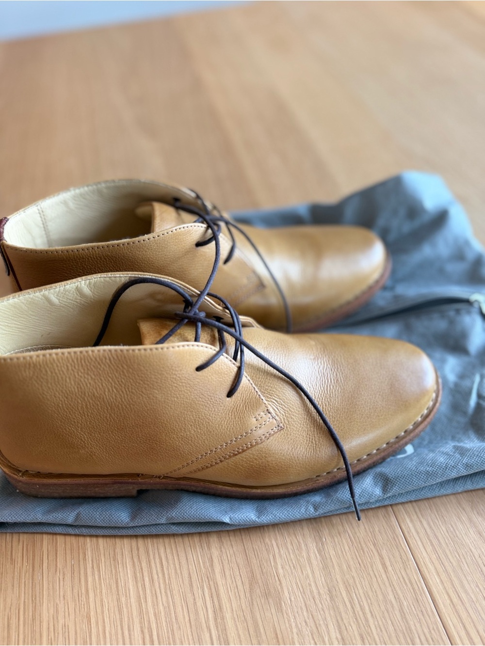 Johnston & Murphy Tan Leather Chukka Boots with Dark Laces